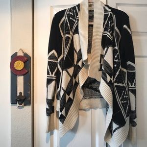 Patterned Warm sweater/cardigan
